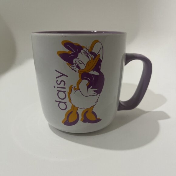 DISNEY STORE GENUINE AUTHENTIC DAISY DUCK COFFEE/TEA MUG LAVENDER INTERIOR - Picture 1 of 7